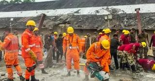 কলকাতায় নির্মাণাধীন ওয়্যারহাউজের ছাদ ধসে নিহত ৯